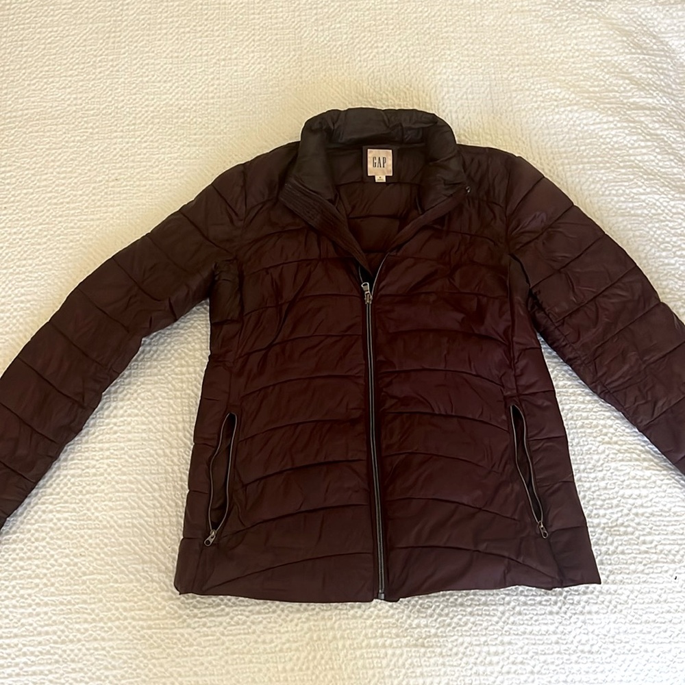 Lightweight Gap Puffer Size Medium in Maroon